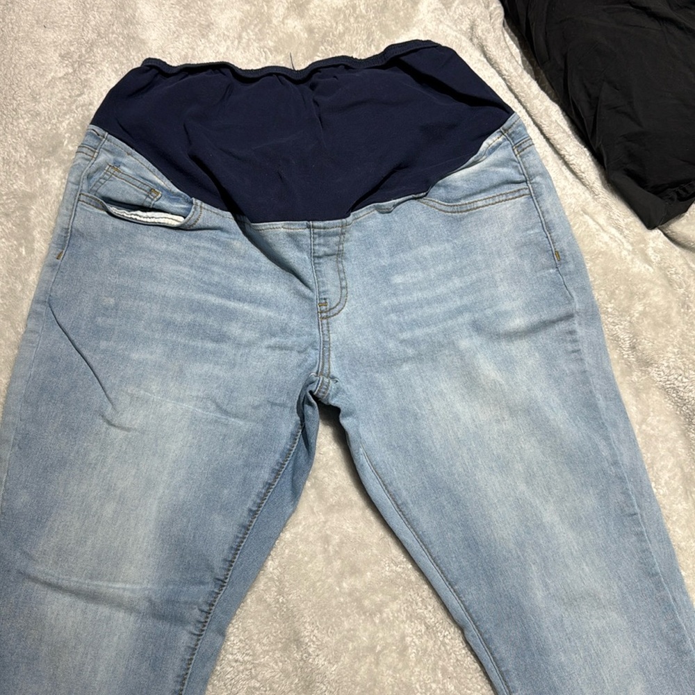 Maternity capris with fringed hem